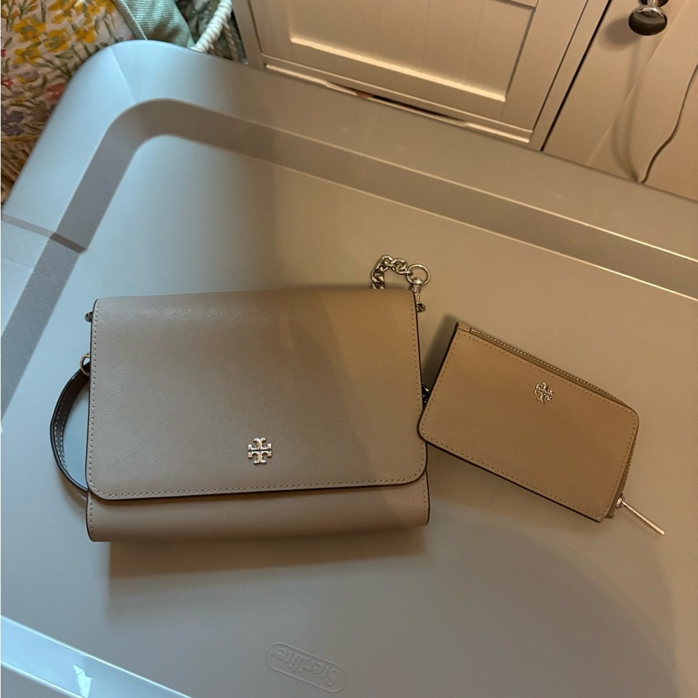 Tory Burch Tan Crossbody Bag Sleek Design